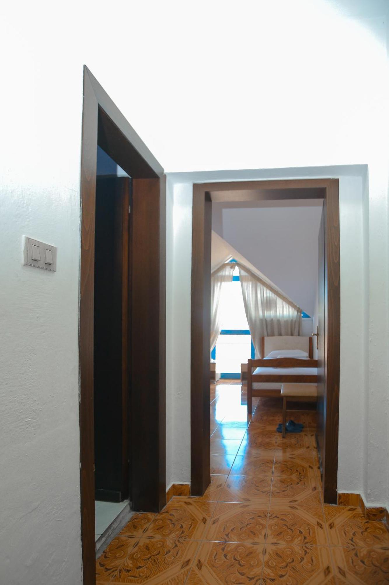 Hotel Ambasador Bahçallëk Εξωτερικό φωτογραφία