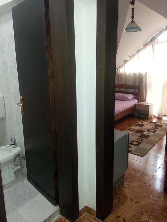 Hotel Ambasador Bahçallëk Δωμάτιο φωτογραφία