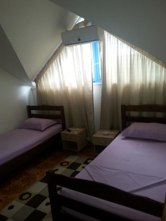 Hotel Ambasador Bahçallëk Δωμάτιο φωτογραφία